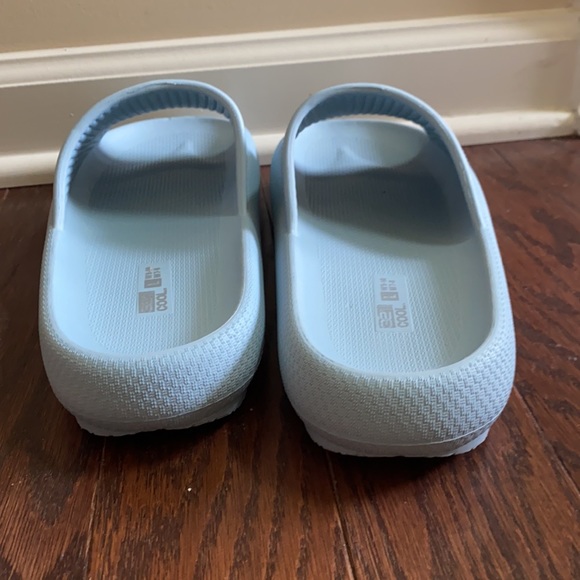 32 Degree Cool Cushion Slides - Picture 4 of 5